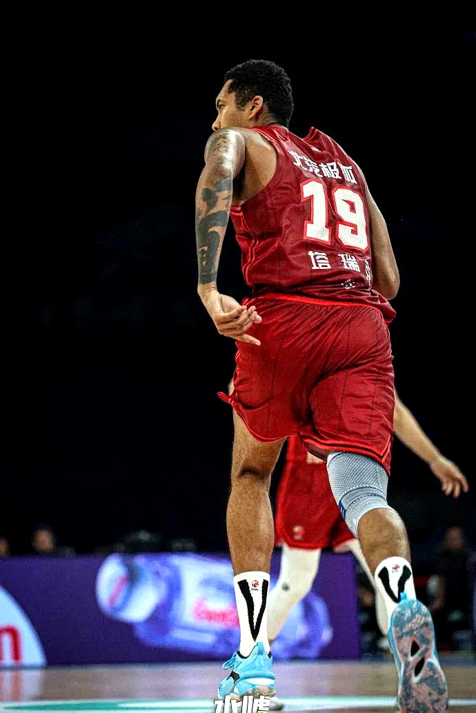 赛后体能课后，多伦多猛龙伤情更新备战NBA总决赛，球迷炸锅，年轻球员得到机会的简单介绍-爱游戏平台